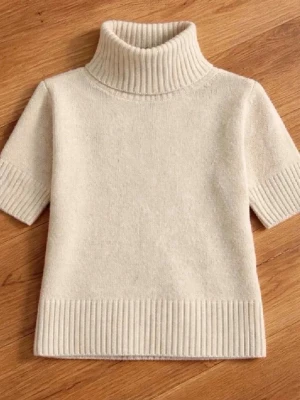 Stickad polotröja - Superfin stickad polo tröja som är kortärmad! Storlek xs