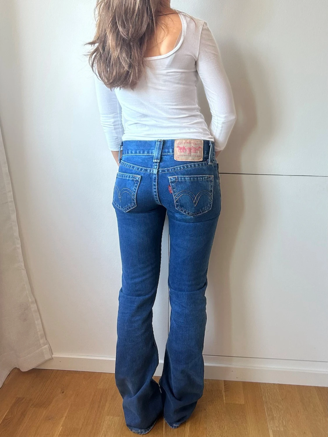 Blå bootcut jeans från Levi's
