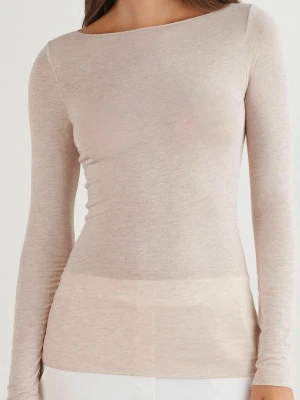 Beige intimissimi tröja - Säljer denna superfina och sköna intimissimi tröja i S, inga defekter och använd några få gånger 🤍