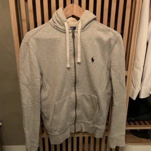 Vintage Ralph Lauren Hoodie - Vintage Ralph Lauren Hoodie, sitter mycket fint och är i gott skick.