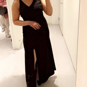 Klänning2 - En gångs användning fint och bekvämt!