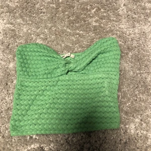 Sommar tröja - Grön fin sommar tröja från pull&bear i st 34