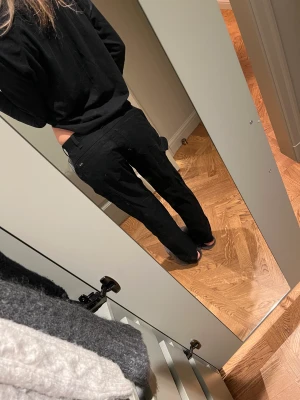 Cargo pants - Sjukt coola oversized cargo pants som jag köpt vintage! jag är 176 och bär oftast S/36