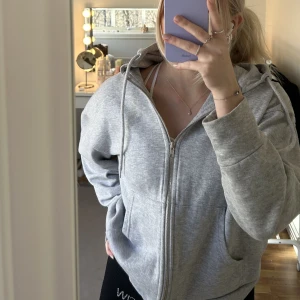 Zip hoodie - Fin zip-hoodie från lager 157. Mjuk inuti och nyskick. 