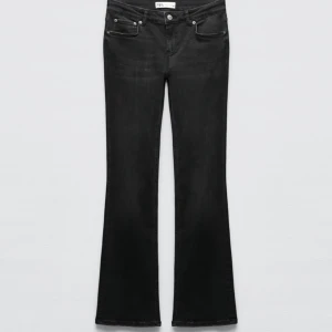 Lågmidjade jeans  - Lågmidjade jeans från Zara. Storlek 38. Använda få gånger. 