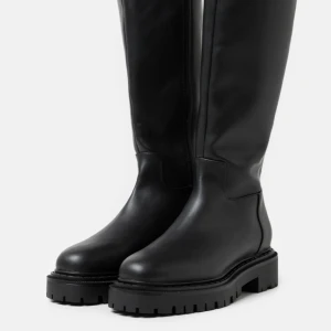 STÖVLAR/MONKI - Stövlar från Monki i storlek 39. Använda 1 (!) gång. 