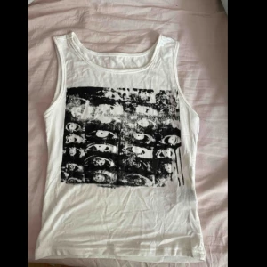 Linne <3 - Köpte för ett tag sen men den har knappt använts <3    (fraktkostnaden kanske inte är de som står)