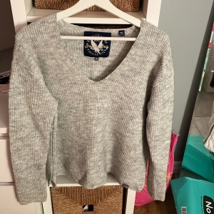 Stickad tröja - Fin stickad tröja från superdry, jätte bra skick. 