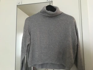 Stickad polotröja  - Polotröja från hm 🍯🧁💗