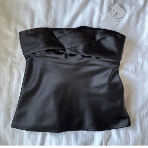 Fest topp - Så snygg topp från zara. Helt slutsåld. Använd 1 gång, direkt pris 300