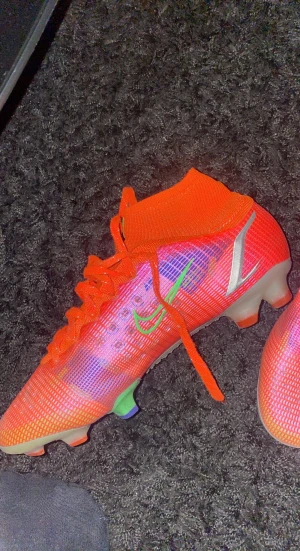 Fotbollsskor  -  Nike Mercurial Superfly 8 Elite FG Spectrum till salu.