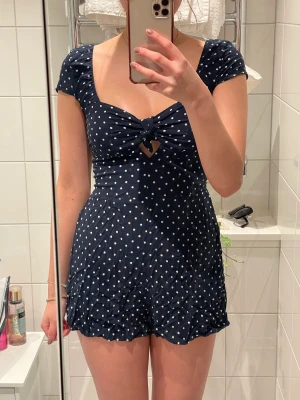 Jumpsuit klänning  - Söt jumpsuit/klänning (shorts) sitter mer som xs