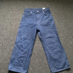 District 46 byxor - District 46 byxor storlek small, knappt använda och köpta på junkyard. Köparen står för frakten.