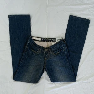 Lågmidjade jeans - !Använd ”KÖP NU” om du vill köpa! Midja:70 Innerben:81,5 obs!går inte att få bild på, för små