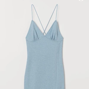 Klänning från H&M - Aldrig använda, lappen är kvar, stretchig i tyget.