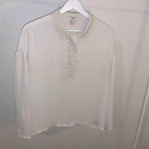 Gant vit tröja- storlek 34 -  Vit tröja från Gant i storlek 34.  Superfin skick. 