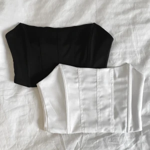 Korsetter - Aldrig använda då dom är lite stora för mig! Den vita har en liten fläck (bild 3) som nog går bort i tvätten! Frakt tillkommer