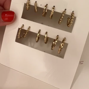 Örhängen  - Oanvända örhängen 20kr/st 