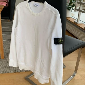 Stone Island Crewneck - Storlek S. Köparen står för frakten. Pris 799kr 