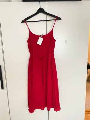 Oanvänd 80kr - Oanvänd klänning