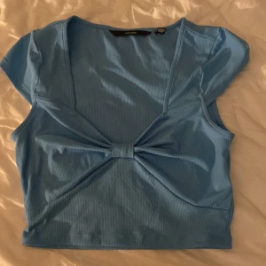 Tröja  - fin blå tröja som aldrig är använd 