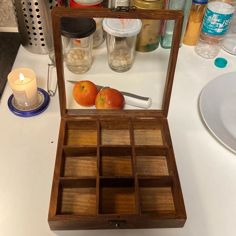 Rosemary wood Spice Box - very nice - with glass lid . Övrigt.
