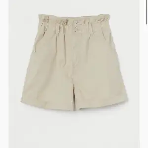 Beige shorts från hm i storlek xs, så fina med en skjorta till, aldrig använt