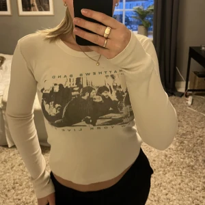 Brandy mellville tröja - Säljer min tröja från brandy Melville, nästan aldrig använd så jättebra skick. 200kr+frakt 