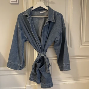 Jeansjacka - Jeansjacka från na-kd strl 34. Bra skick