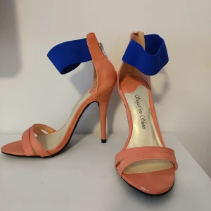 Högklackade skor - Högklackade skor från Sugarfree Shoes. Endast använda en gång.