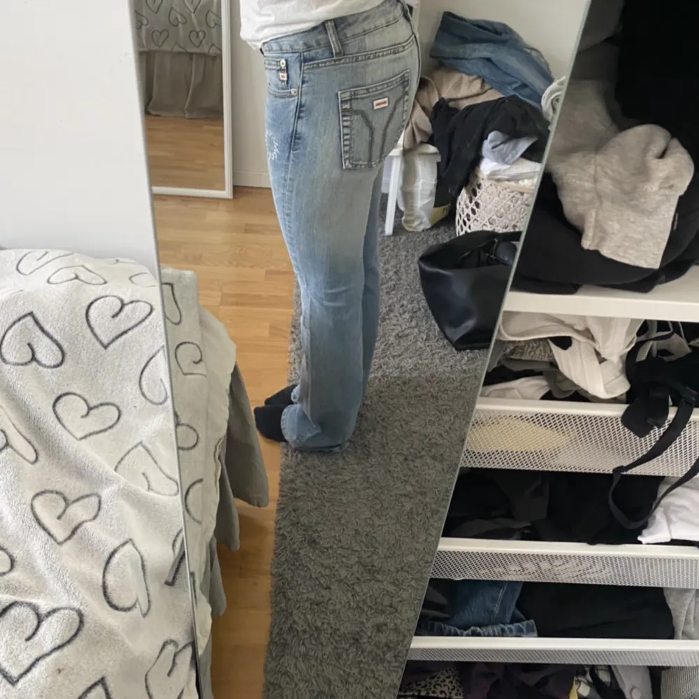 Lågmidjade jeans 💕 ganska små i storleken, bra skick !. Jeans & Byxor.