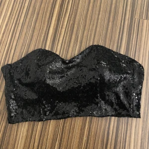 Glittertopp - Glittertopp från bikbok säljes, använd endast en gång