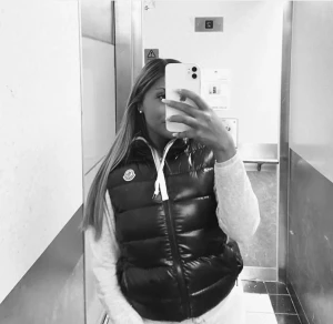 Moncler väst strl s - Kvitto och låda medföljer . Strl s/1