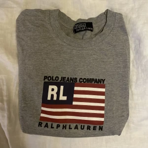 Långärmad grå tröja med tryck! - Snygg tröja med trck på! Passar till allt