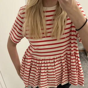 T shirt  - T shirt från zara aldrig använd!