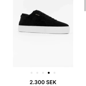 Axel arigato skor - Säljer min Axel arigato skor i storlek 38. Andvända ca 3 ggr nu pris 2300kr. Köpta på Miintojätte fint skick