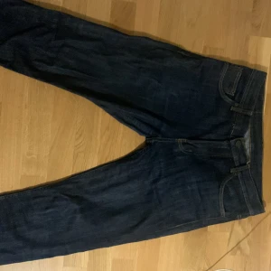 Mörkblå jeans från weekday - Mörkblåa jeans från weekday 