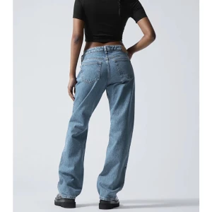 weekday jeans - modell Arrow Liw Straight Jeans, köpte för 590kr. i bra skick! pris kan diskuteras i dom vid intresse 