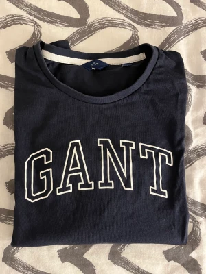GANT T-shirt - Gant T-shirt, använd två gånger, storlek XS