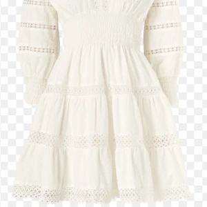 By malina inez klänning - Storlek S, använd ett fåtal gånger❤️ Perfekt inför student och avslutningar