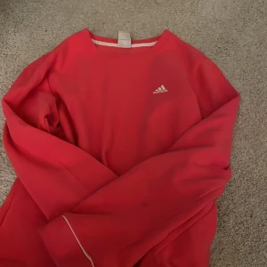 Hoodie - Säljer min tröja från addidas