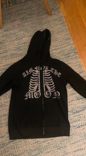 Aim for the moon - Skjust tröja men inte använt den på länge. 