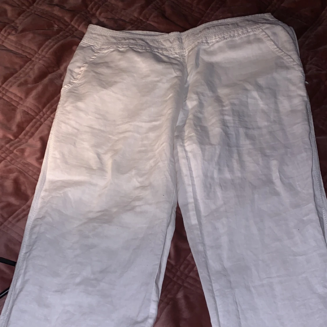 Vita byxor low waisted