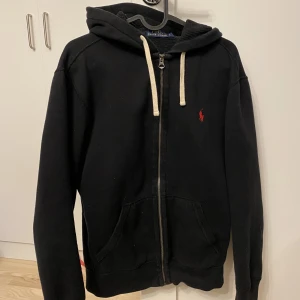 Ralph lauren hoodie - Ralph lauren hoodie i strl S Fint men använt skick.