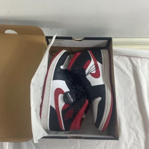 Jordan 1 Gym Red - Jordan 1 gym red Allt og   Oanvända Pris kan diskuteras🔋  Äkthetsbevis finns