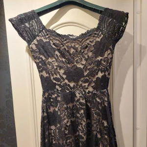 Snygg svart klänning - Fin svart klänning använd 2 gånger
