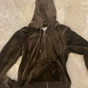 Juicy Couture hoddie  - Ny med lappen kvar. Superfin Mörkbrun hoddie i str S. 