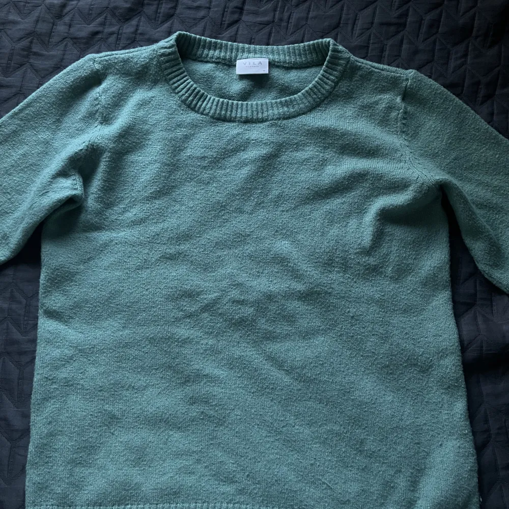Jättefin, skön och varm grön stickad tröja. Perfekt nu under vintern.. Tröjor & Koftor.
