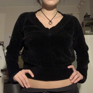 Svart långärmad  - Svart långärmad tröja i tjockt material super skön