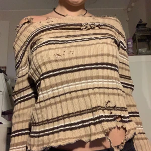 Distressed långärmad - Långärmad tröja med lite punk look